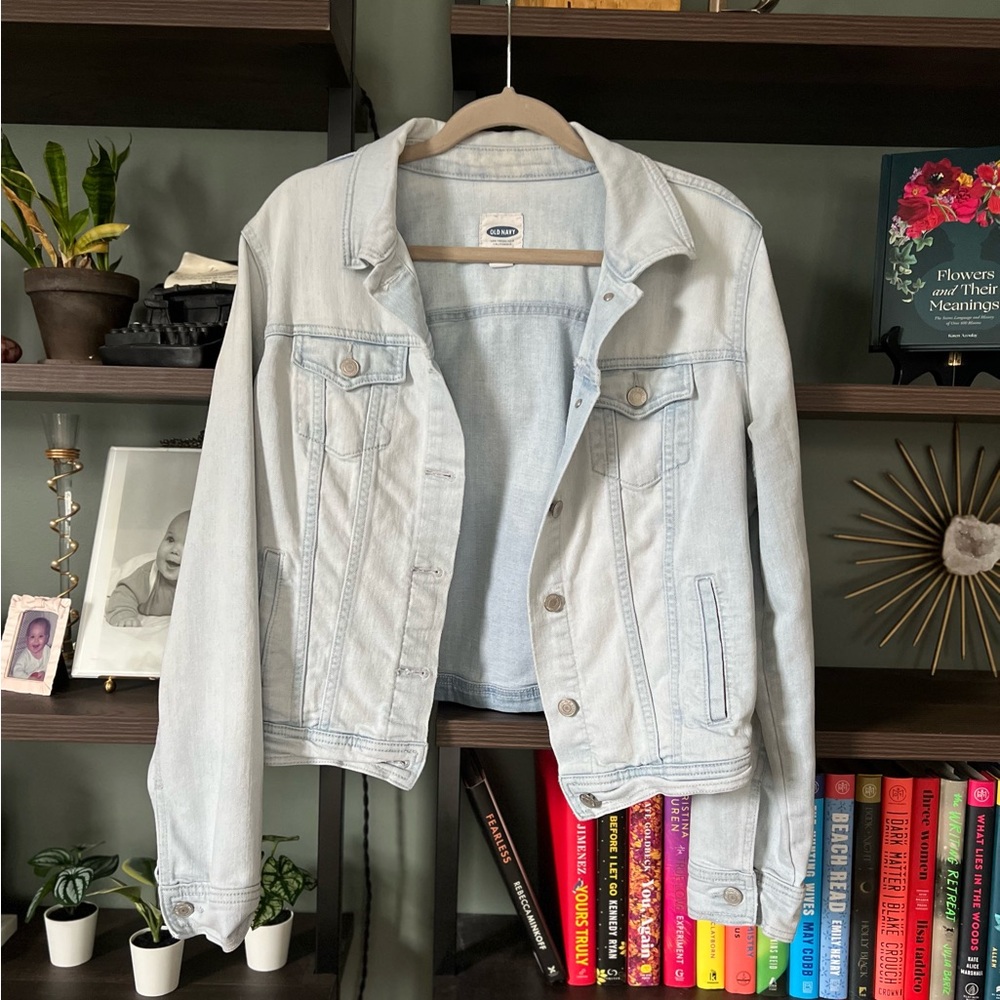 Old Navy Classic Jean Jacket - Light Wash - Large